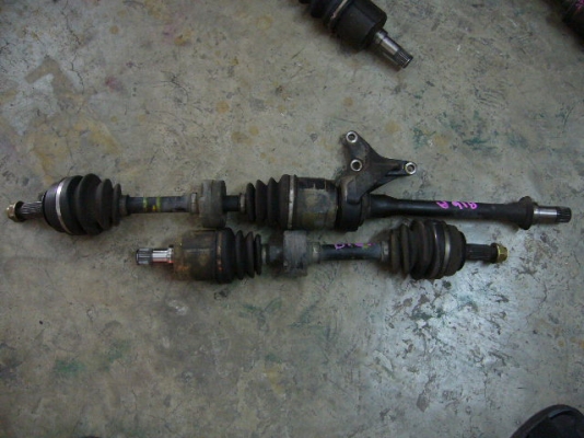 ขายเพลาขับ b16a m/t ราคา 3,000 สนใจติดต่อ 089-777-7697