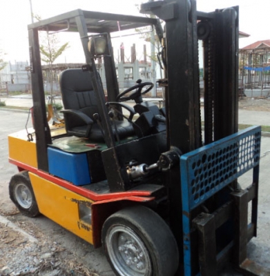 ขายฟอร์คลิฟท์ นิสสัน 3 ตัน แก๊ส+เบนซิน สภาพพร้อมใช้งาน 081-3535-948