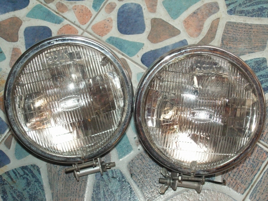 ไฟสปรอทไลค์กลม1คู่(พี่ธีระเดชอยู่ระยองรับไปดูเเลต่อเเล้วครับ)