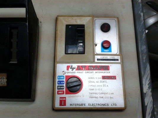 ตู้เบกเกอร์ พร้อมตัวเซฟทีคัต ตู้เบกเกอร์ พร้อมตัวเซฟทีคัต