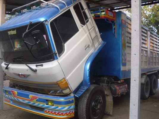 ต้องการขายสิบล้อดั้มสองเพลา