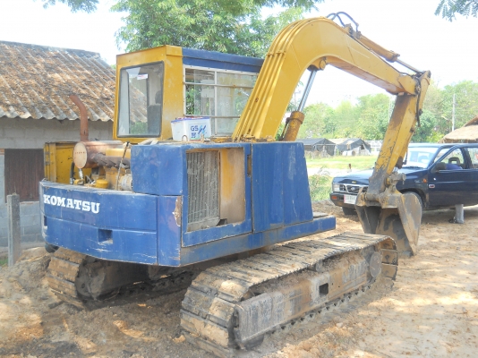 ขายรถ แบคโฮ KOMATSU PC60 รุ่น3 เครื่องเดิมๆ สภาพเดิม ช่วงล่างดี โซ่ดี บูม อาร์มดี