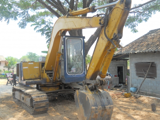 ขายรถ แบคโฮ KOMATSU PC60 รุ่น3 เครื่องเดิมๆ สภาพเดิม ช่วงล่างดี โซ่ดี บูม อาร์มดี