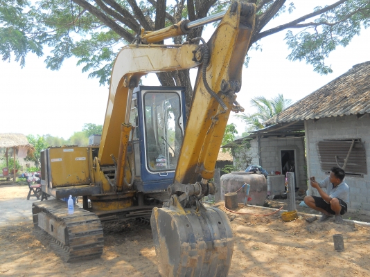 ขายรถ แบคโฮ KOMATSU PC60 รุ่น3 เครื่องเดิมๆ สภาพเดิม ช่วงล่างดี โซ่ดี บูม อาร์มดี