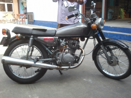 หามอไซค์เท่ห์กันอยู่หรือเปล่า