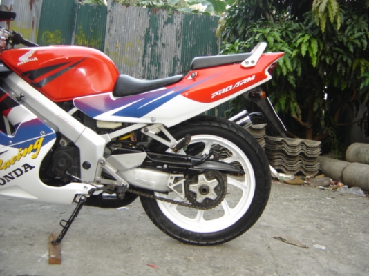 NSR 150 SP PROARM มี 3 คัน สวยมาก สีเขียวส้ม สีแดง ทำสีใหม่ทั้งคัน ราคา 35000 บาท มี 1 คัน และ อีกคัน ราคา 37000 บาท อีกคัน 39000 สนใจ ติดต่อ 0808051985 คุณ เจ สีลม ซอย 10 กทม ตรงข้าม ธนาคาร กรุงเทพ สำนักงานใหญ่ สีลม กทม