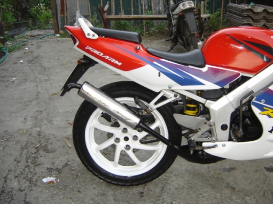 NSR 150 SP PROARM มี 3 คัน สวยมาก สีเขียวส้ม สีแดง ทำสีใหม่ทั้งคัน ราคา 35000 บาท มี 1 คัน และ อีกคัน ราคา 37000 บาท อีกคัน 39000 สนใจ ติดต่อ 0808051985 คุณ เจ สีลม ซอย 10 กทม ตรงข้าม ธนาคาร กรุงเทพ สำนักงานใหญ่ สีลม กทม