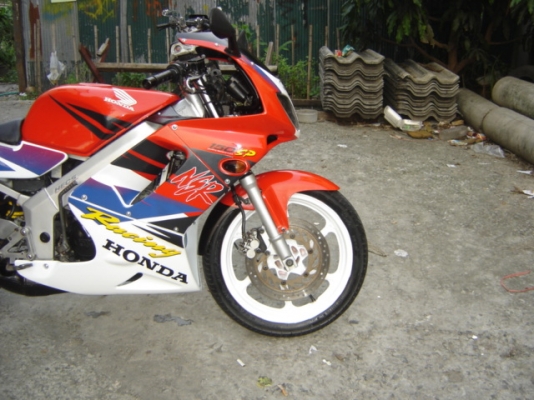 NSR 150 SP PROARM มี 3 คัน สวยมาก สีเขียวส้ม สีแดง ทำสีใหม่ทั้งคัน ราคา 35000 บาท มี 1 คัน และ อีกคัน ราคา 37000 บาท อีกคัน 39000 สนใจ ติดต่อ 0808051985 คุณ เจ สีลม ซอย 10 กทม ตรงข้าม ธนาคาร กรุงเทพ สำนักงานใหญ่ สีลม กทม