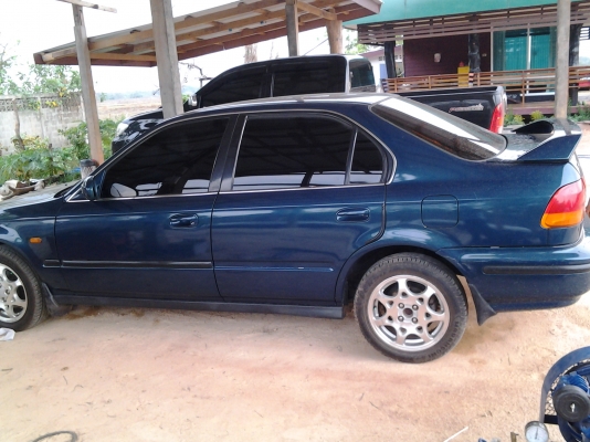 HONDA CIVIC1.5 ตาโตปี 40 เกียร์ธรรมดา สีเขียวเดิมบาง เบาะกำมะหยี่ กะจกไฟฟ้า เพาเวอร์