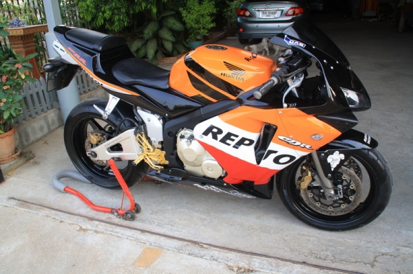 ขาย CBR 600 ปี 2004 หัวฉีด  ลายแข่ง เครื่องดี เกียร์โยงแต่ง ทะเบียนโอน 198000