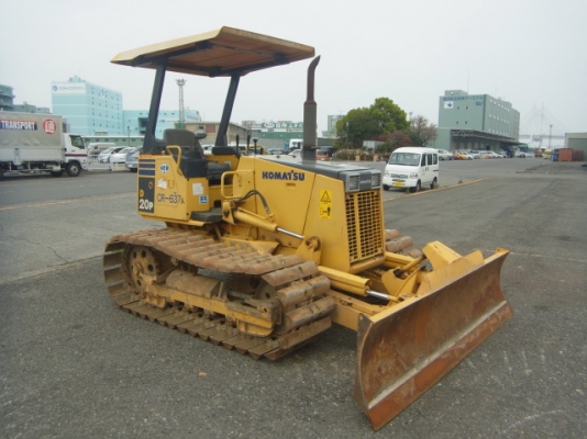 ขายด่วน รถแทรคเตอร์ตีนตะขาบ  D20P-7E เก่าญี่ปุ่นใช้งานมา 2000  ชม. เครื่องปั้มดี  ช่วงล่างเต็ม    สวยมาก ๆๆ