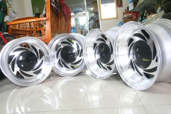 ล้อแม็ก Turbo japan 15x8นิ้ว 5รู114 ล้อแม็ก Turbo japan 15x8นิ้ว 5รู114