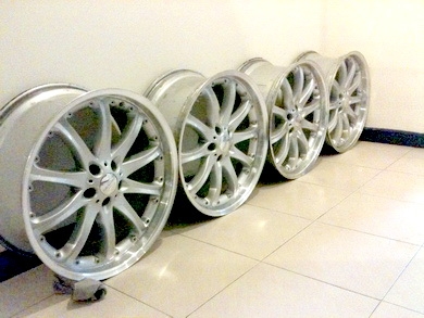 ล้อ BMW - HARTGE ขนาด 22 นิ้ว ถ้าจะใส่ฟอร์จูนเนอร์หรือปิคอัพ รองอแดปเตอร์ก็ใส่หล่อได้เลยครับ ไม่ซ้ำใคร