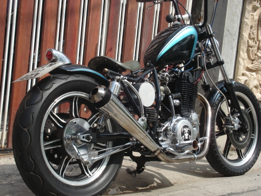 (จิ๊กโก๋ญี่ปุ่น) SR400 แต่งโอสคูแทพๆ สวยจัด เก๋าๆ ขับหล่อ มีทะเบียนพร้อมโอนราคาโดนๆเลย