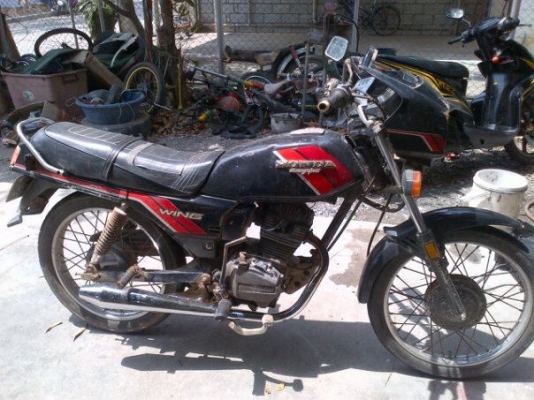 ขาย HONDA WING 125 ทะเบียนโอน ขาด ต่อ 1 ปี คับ รถ ขับได้ เครื่องดี คับ ขาย 17500  ลองดูคับ