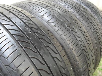 ขายยาง MICHELIN PRIMACY LC  ปี11 (1ชุด)  215/60/16  ราคา 3,200 ดูของแถวปากเกร็ด สนใจติดต่อ 090-676-4651 เบียร์ครับ