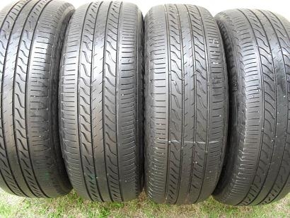 ขายยาง MICHELIN PRIMACY LC  ปี11 (1ชุด)  215/60/16  ราคา 3,200 ดูของแถวปากเกร็ด สนใจติดต่อ 090-676-4651 เบียร์ครับ