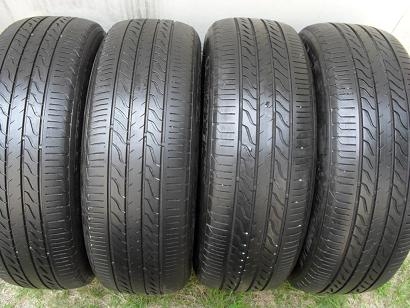 ขายยาง MICHELIN PRIMACY LC  ปี11 (1ชุด)  215/60/16  ราคา 3,400 ดูของแถวปากเกร็ด สนใจติดต่อ 090-676-4651 เบียร์ครับ