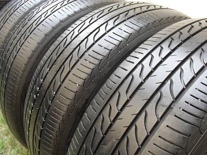 ขายยาง MICHELIN PRIMACY LC  ปี11 (1ชุด)  215/60/16  ราคา 3,400 ดูของแถวปากเกร็ด สนใจติดต่อ 090-676-4651 เบียร์ครับ