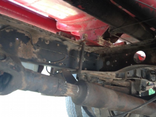 รถอิซูซุ 6 ล้อ บรรทุกน้ำมัน 115 แรงม้า ( รถห้างแท้ )  สนใจติดต่อ 081 - 6079515