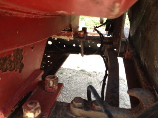 รถอิซูซุ 6 ล้อ บรรทุกน้ำมัน 115 แรงม้า ( รถห้างแท้ )  สนใจติดต่อ 081 - 6079515