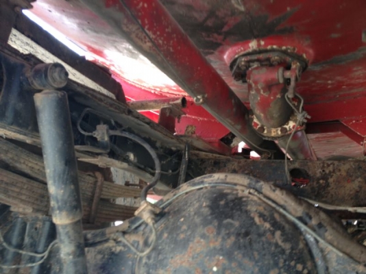 รถอิซูซุ 6 ล้อ บรรทุกน้ำมัน 115 แรงม้า ( รถห้างแท้ )  สนใจติดต่อ 081 - 6079515