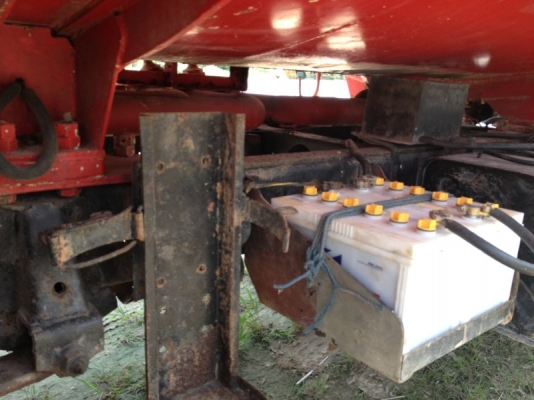 รถอิซูซุ 6 ล้อ บรรทุกน้ำมัน 115 แรงม้า ( รถห้างแท้ )  สนใจติดต่อ 081 - 6079515