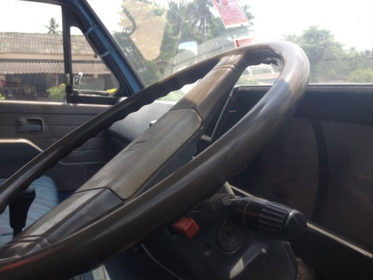 รถอิซูซุ 6 ล้อ บรรทุกน้ำมัน 115 แรงม้า ( รถห้างแท้ )  สนใจติดต่อ 081 - 6079515