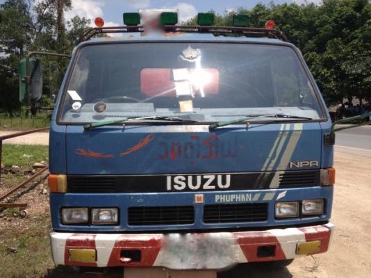 รถอิซูซุ 6 ล้อ บรรทุกน้ำมัน 115 แรงม้า ( รถห้างแท้ )  สนใจติดต่อ 081 - 6079515