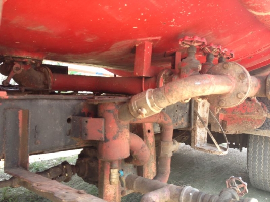 รถอิซูซุ 6 ล้อ บรรทุกน้ำมัน 115 แรงม้า ( รถห้างแท้ )  สนใจติดต่อ 081 - 6079515