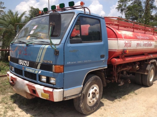 รถอิซูซุ 6 ล้อ บรรทุกน้ำมัน 115 แรงม้า ( รถห้างแท้ )  สนใจติดต่อ 081 - 6079515