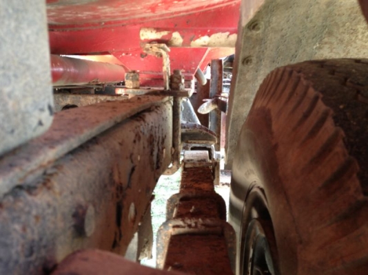 รถอิซูซุ 6 ล้อ บรรทุกน้ำมัน 115 แรงม้า ( รถห้างแท้ )  สนใจติดต่อ 081 - 6079515