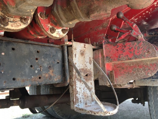 รถอิซูซุ 6 ล้อ บรรทุกน้ำมัน 115 แรงม้า ( รถห้างแท้ )  สนใจติดต่อ 081 - 6079515