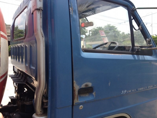 รถอิซูซุ 6 ล้อ บรรทุกน้ำมัน 115 แรงม้า ( รถห้างแท้ )  สนใจติดต่อ 081 - 6079515