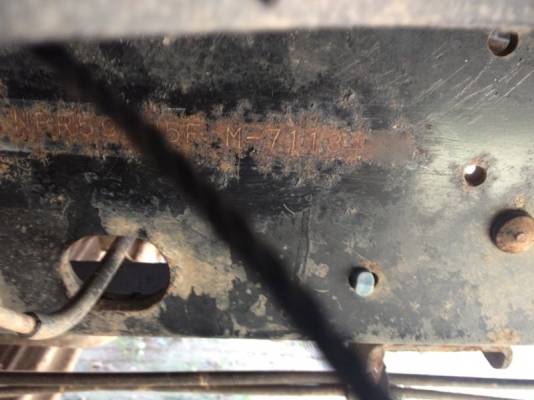 รถอิซูซุ 6 ล้อ บรรทุกน้ำมัน 115 แรงม้า ( รถห้างแท้ )  สนใจติดต่อ 081 - 6079515