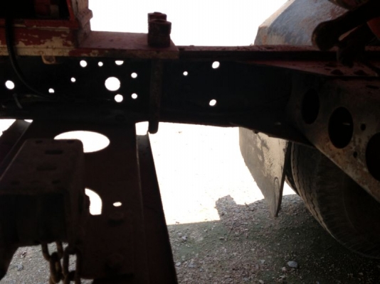 รถอิซูซุ 6 ล้อ บรรทุกน้ำมัน 115 แรงม้า ( รถห้างแท้ )  สนใจติดต่อ 081 - 6079515