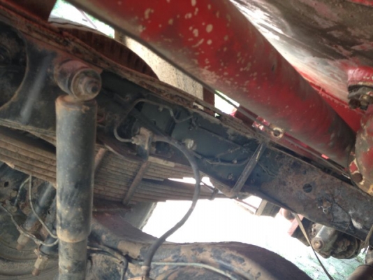 รถอิซูซุ 6 ล้อ บรรทุกน้ำมัน 115 แรงม้า ( รถห้างแท้ )  สนใจติดต่อ 081 - 6079515