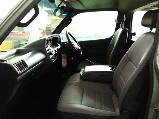 ขายรถตู้ Commuter ช่วงยาว เครื่อง 3000cc. พร้อมใช้งาน