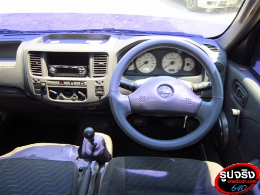 NISSAN URVAN ปี 03 ตู้หลังคาสูง ดาวน์ 8,000 ไม่ต้องมีคนค้ำ T.086-527-9533