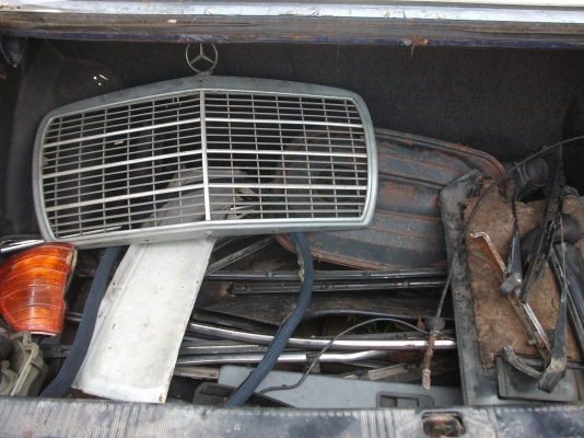 ขาย Ben-123-แบบ 230 รถขับไม่ได้ของครบมีทะเบียนขาดปี46 ขายตามสภาพครับ