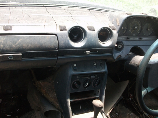 ขาย Ben-123-แบบ 230 รถขับไม่ได้ของครบมีทะเบียนขาดปี46 ขายตามสภาพครับ