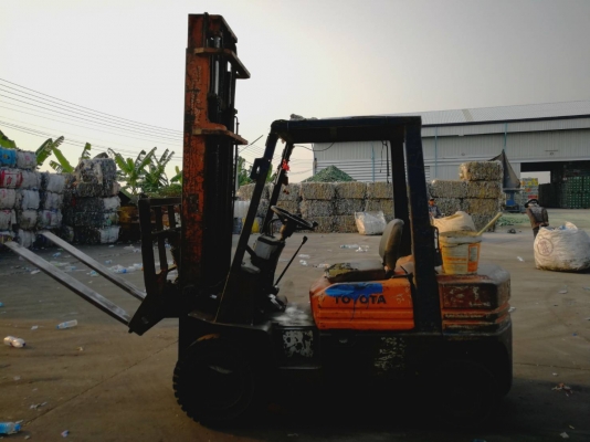 ขายด่วนรถโพค์คลิฟTOYOTA5FD2.5ตันรุ่น5ดีเซลเกียร์ธรรมดาเสา4ม.อิ้งงาเท209000