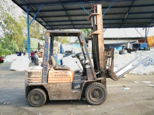 ขายด่วนรถโพค์คลิฟTOYOTA5FD2.5ตันรุ่น5ดีเซลเกียร์ธรรมดาเสา4ม.อิ้งงาเท209000 ขายด่วนรถโพค์คลิฟTOYOTA5FD2.5ตันรุ่น5ดีเซลเกียร์ธรรมดาเสา4ม.อิ้งงาเท209000