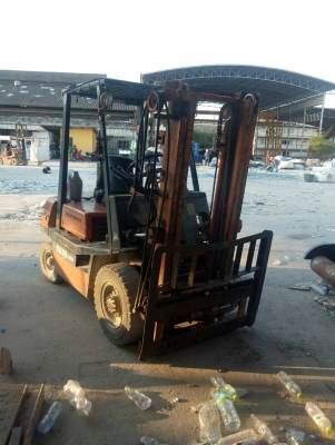 ขายรถฟอร์คลิฟท์ดีเซล โตโยต้า 2.0 ตัน