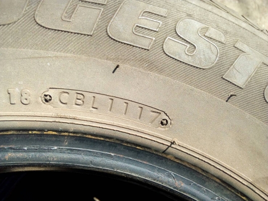 ปี17 เบอร์ 215/70R15 BRIDGESTONE DURAVIS R611 ปี17 สวยๆ ดอกหนาๆ ปีใหมๆดอกเต็มๆ ชุด 4 เส้น โทร.081-42