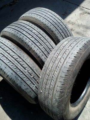 ปี17 เบอร์ 215/70R15 BRIDGESTONE DURAVIS R611 ปี17 สวยๆ ดอกหนาๆ ปีใหมๆดอกเต็มๆ ชุด 4 เส้น โทร.081-42