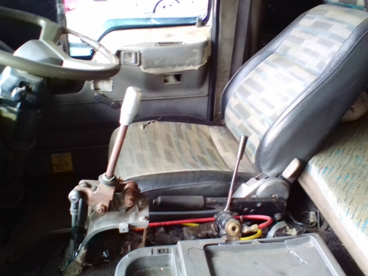 ขายด่วนสิบล้อหัวลาก เพลาเดียวก๊าช cng 8ถัง คัทซีKT 925 เครื่อง k13d 260แรงม้า