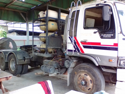 ขายด่วนสิบล้อหัวลาก เพลาเดียวก๊าช cng 8ถัง คัทซีKT 925 เครื่อง k13d 260แรงม้า