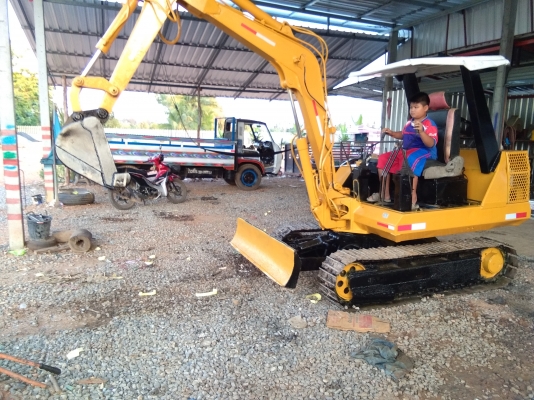 ขาย165000รถแบคร์โคPC30โคมาสุ รุ้น5 รถตกแต่งให้ใหม่พร้อมใช้งานส่งฟรี สนใจโทรมาสอบถ่ามได้ครับ081-0118032ต้นบ้านไร่อุทัยธานี