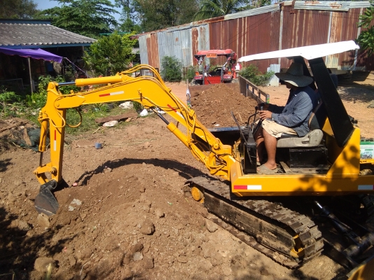 ขาย165000รถแบคร์โคPC30โคมาสุ รุ้น5 รถตกแต่งให้ใหม่พร้อมใช้งานส่งฟรี สนใจโทรมาสอบถ่ามได้ครับ081-0118032ต้นบ้านไร่อุทัยธานี